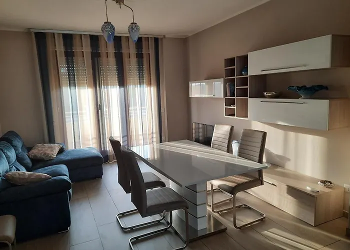 Casa Lorena * 弗罗西诺内